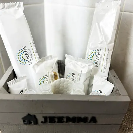 Jeemma *